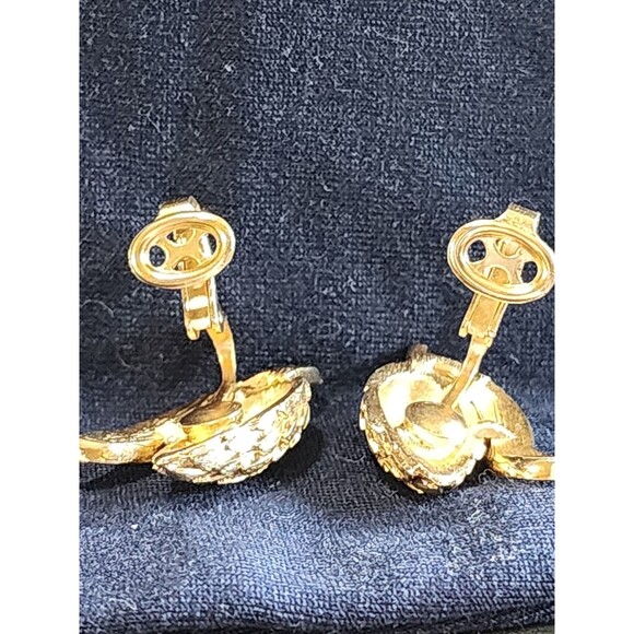 Vintage Signed Crown Trifari Brushed Gold tone Wheat Clip On Earrings Pinecone - Picture 10 of 11